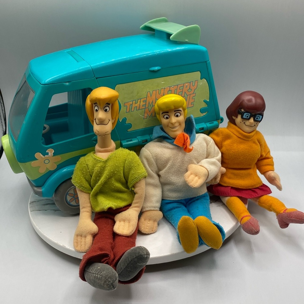 Scooby-Doo Mystery Machine Van Plush Dolls w/ Vinyl Heads Velma, Fred, Shaggy
